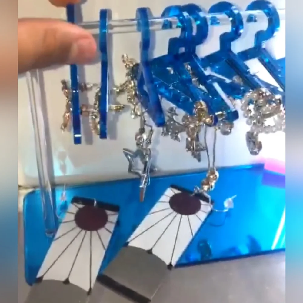 - Acrylic Creative Earring Display Stand - Blue - Picture 6 of 10